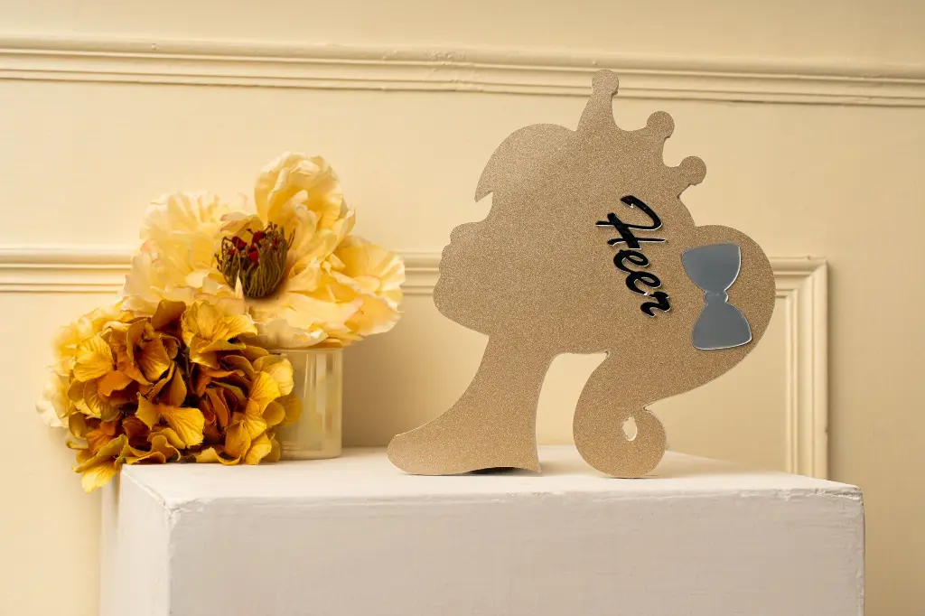 gold princess with name.webp