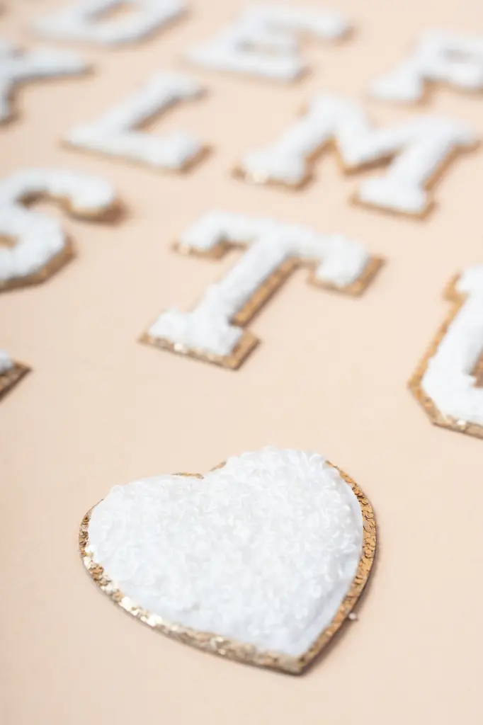 heart almond white.webp